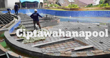 Kontraktor Kolam Renang Profesional Ciawi Bogor team kami sedang membuat kolam renang di madiun jawa timur