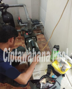 Team ciptawahana pool saat melakukan Service Sand Filter Kolam Renang
