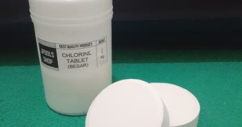 Berapa Banyak Klorin Atau Kaporit Yang Perlu Ditambahkan Ke Kolam Renang Anda Berapa Banyak Klorin Atau Kaporit Yang Perlu Ditambahkan Ke Kolam Renang Anda