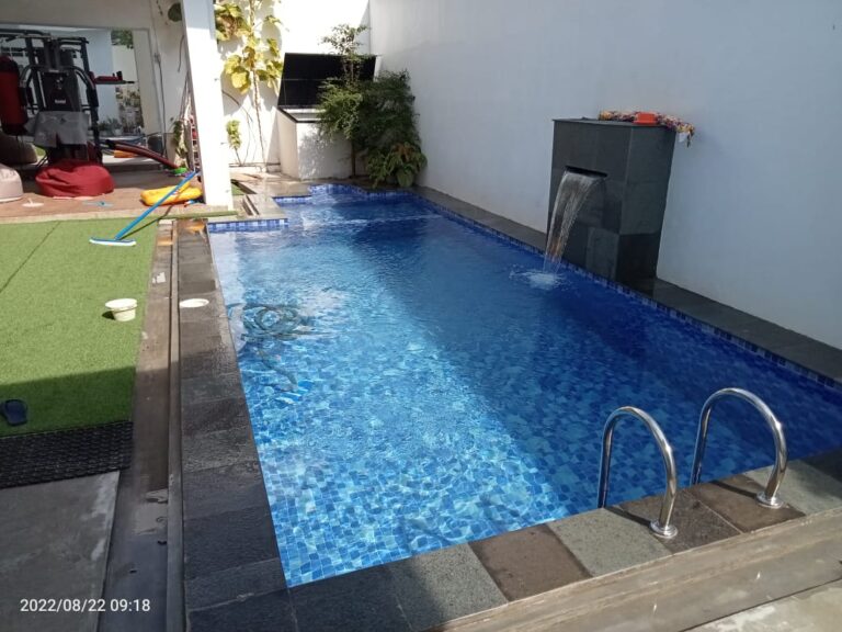 TANDA PERINGATAN TANDA BAHAYA DI KOLAM RENANG