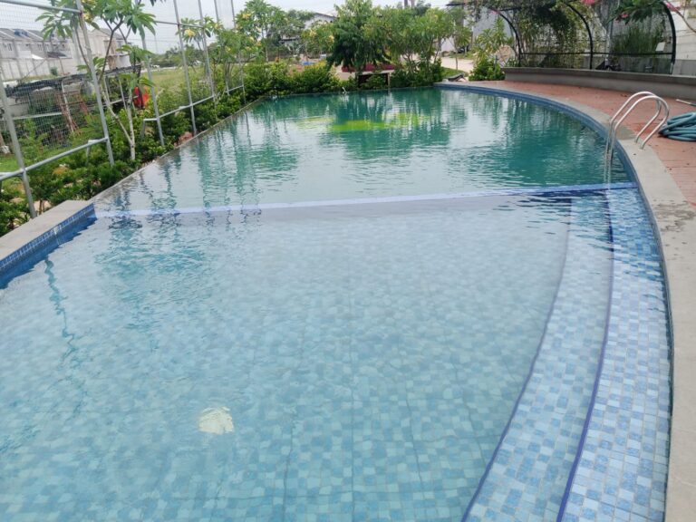 ETIKA BERENANG DI KOLAM RENANG HOTEL