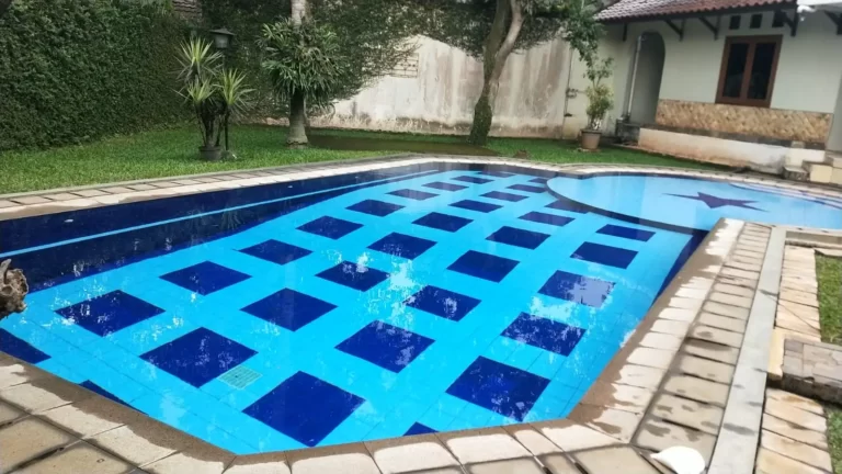 Pemasangan Keramik Kolam Renang Supaya Terlihat Rapi mempercantik kolam renang