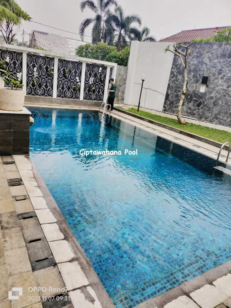 Perawatan Ekstra Kolam Renang di Saat Musim Hujan perawatan ekstra kolam renang