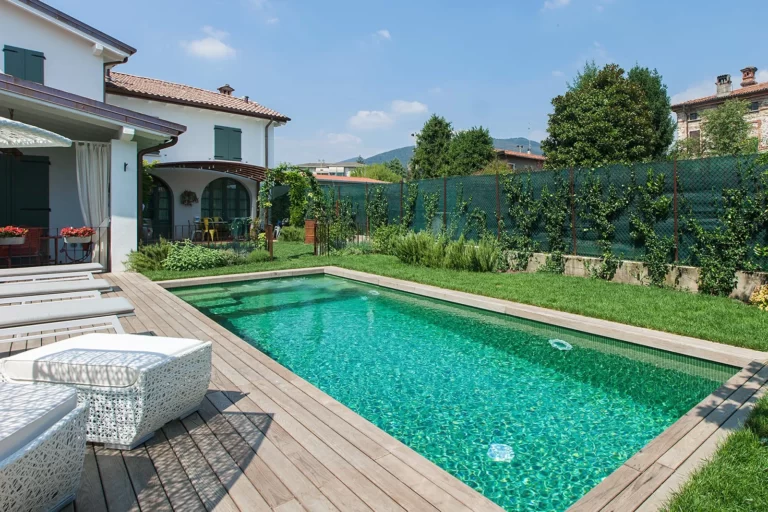 13 Poin Penting Dalam Proses Pembuatan Kolam Renang pentingnya menggunakan lampu kolam