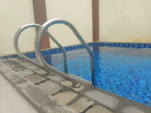Gutter pada Kolam Renang