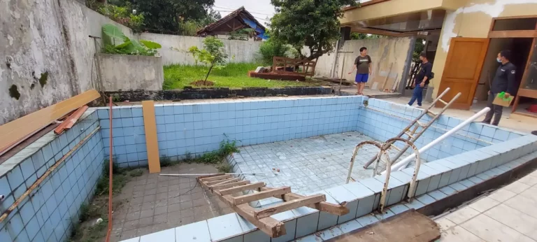 Tips Menghemat Budget Saat Renovasi Kolam Renang
