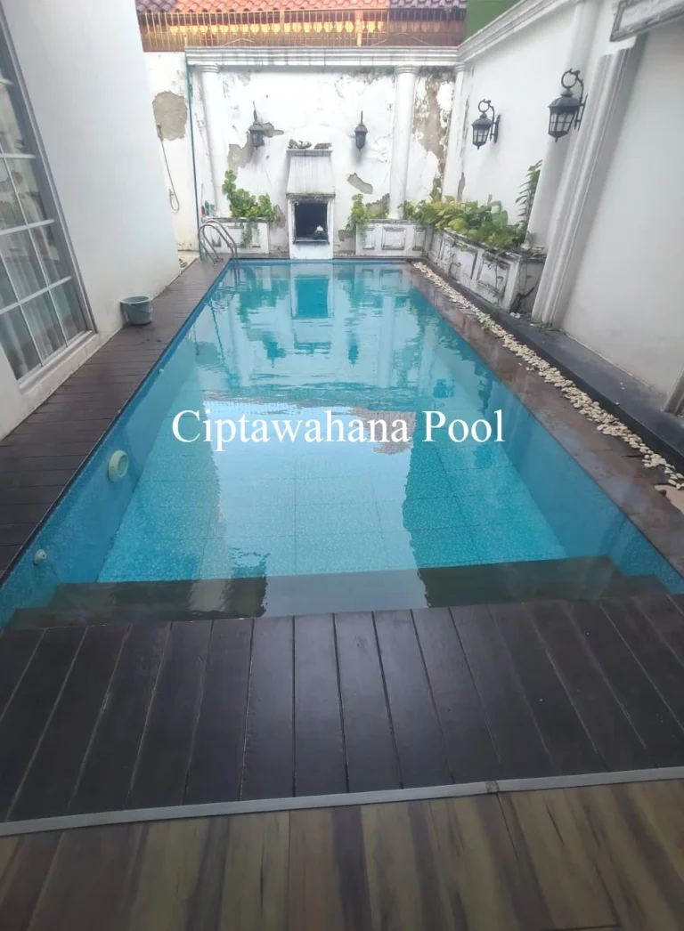 Perbandingan Perawatan Keramik Kolam Renang vs Mozaik