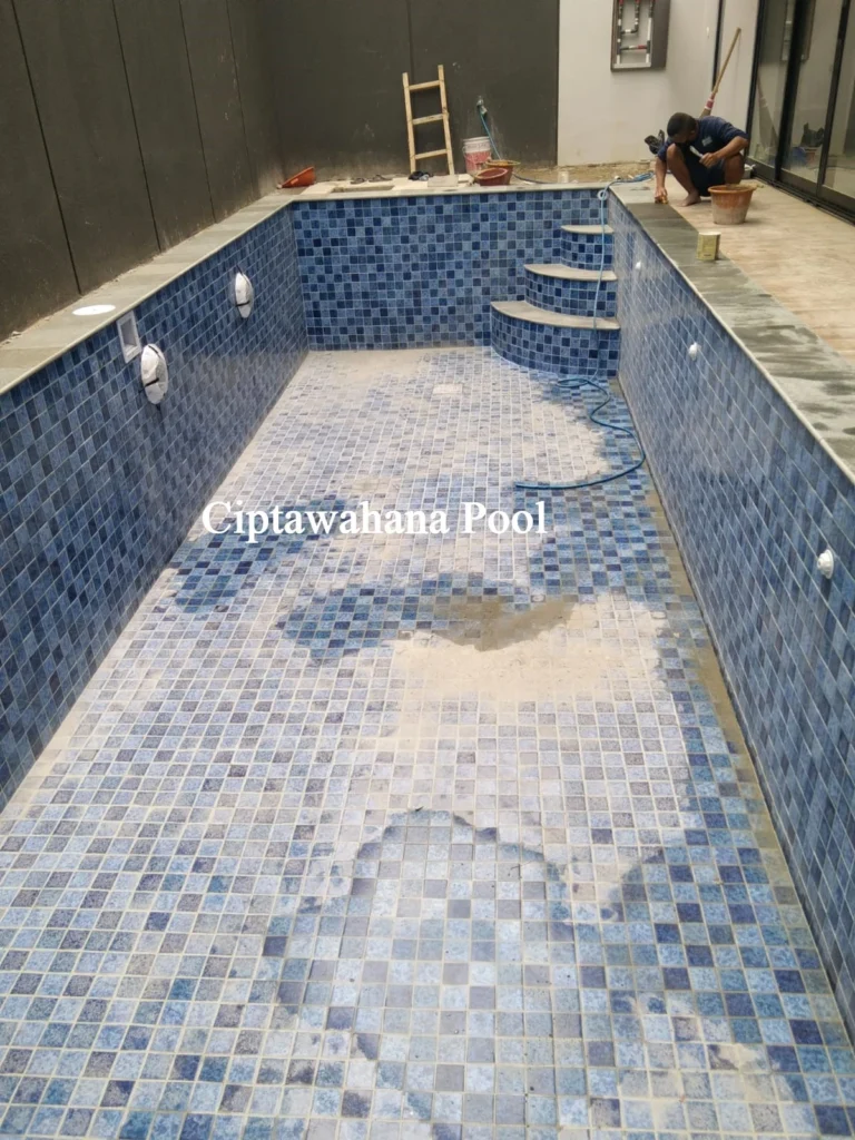 5 Hal yang Wajib Diperhatikan Saat Memilih Jasa Renovasi Kolam Renang