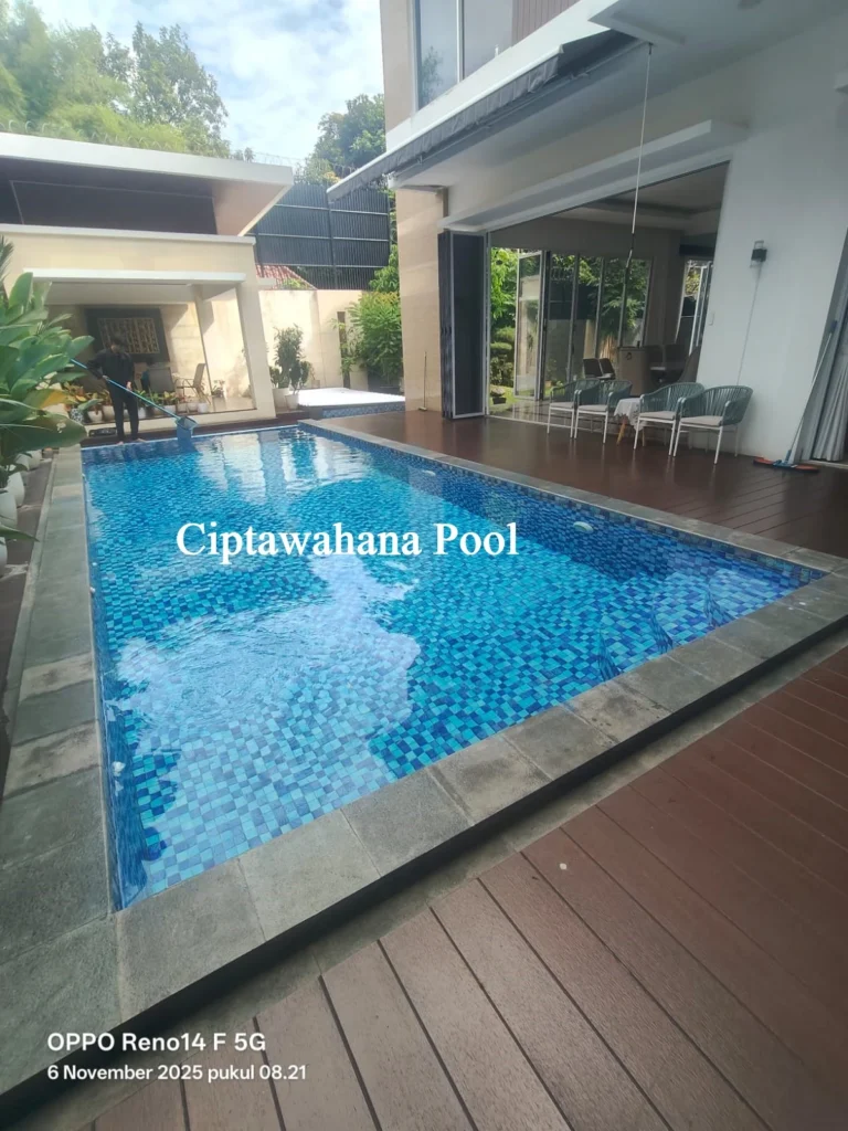 Solusi Membersihkan Dasar Kolam Secara Menyeluruh dengan Telescopic Handle